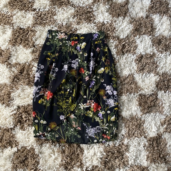 Floral print Skirt - Picture 1 of 8